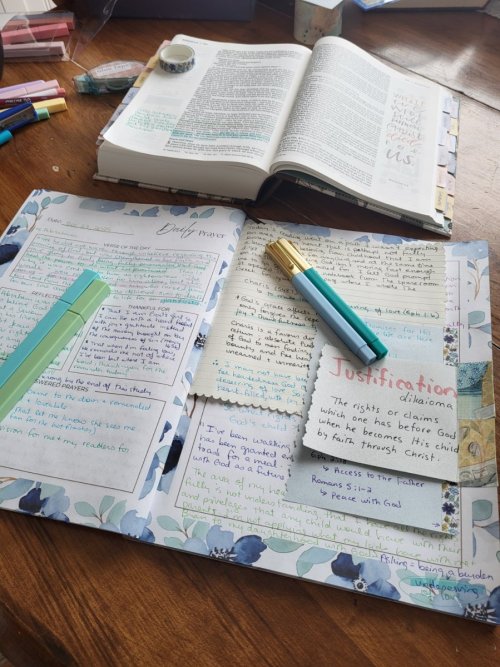 Praying the Promises of the Cross: Devotional Journal